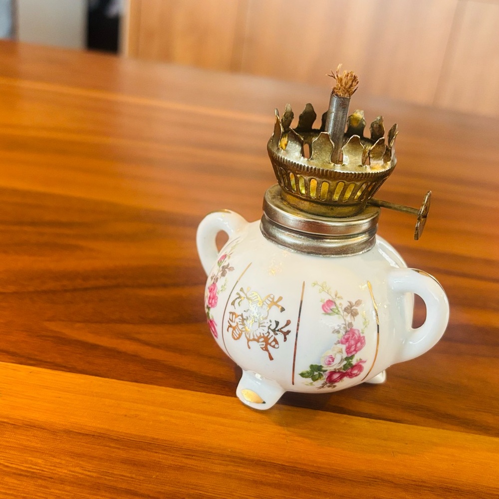 Vintage Miniature Oil Lamp – Likely 1960s–1980s - Picture 7 of 12